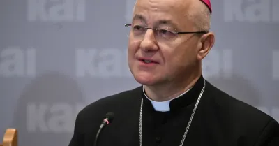 Bp Ważny dla PAP o atakach w szkołach: zacznijmy mówić z szacunkiem o drugim człowieku